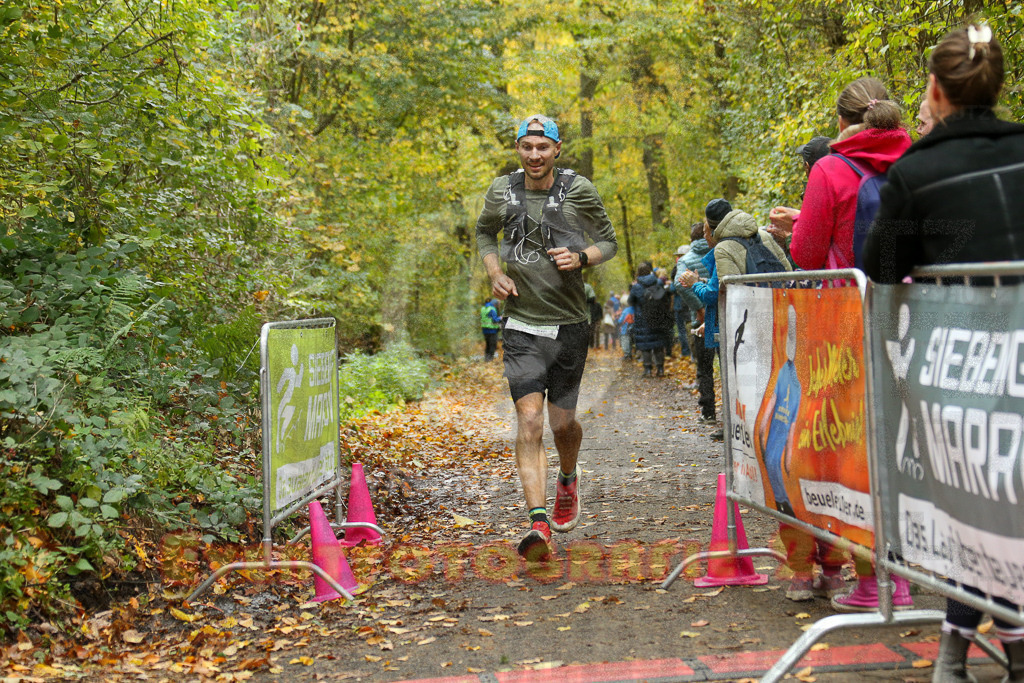 251026_1225_EX1_0331 | Sportfotografie im Rhein-Sieg Kreis, Köln, Bonn, NRW, Rheinland Pfalz, Hessen, etc. Unser Tätigkeitsfeld umfasst den Laufsport vom Volkslauf über den Marathon, Duathlon, Triathon bis zum Ultralauf wie Kölnpfad Ultra oder Schindertrail.