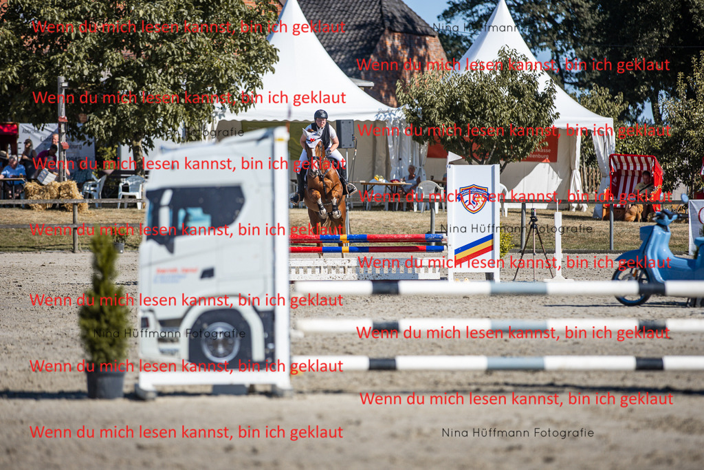 BK1A7974 | Turnierbilder Turnierfotos Nina Hüffmann Turnierfotografie Pferdefotografie Tierzeichnung Haustierzeichnung Pferdezeichnung Hundezeichnung Videograf  - Realisiert mit Pictrs.com