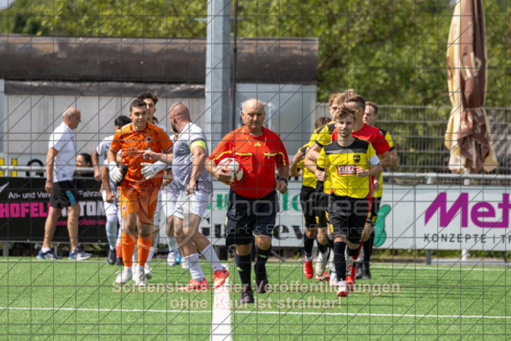 20250824_125826_0009 | #,1.FC Heiningen II (gelb) vs. 1.Göppinger SV III (weiß), Fußball, Kreisliga B7 - Bezirk Neckar/Fils, 01. Spieltag, Saison 2025/2026, Kunstrasenplatz Sportzentrum Heiningen, Krautgarten 1, 73092 Heiningen, 24.08.2025 - 13:00 Uhr,Foto: PhotoPeet-Sportfotografie/Peter Harich
