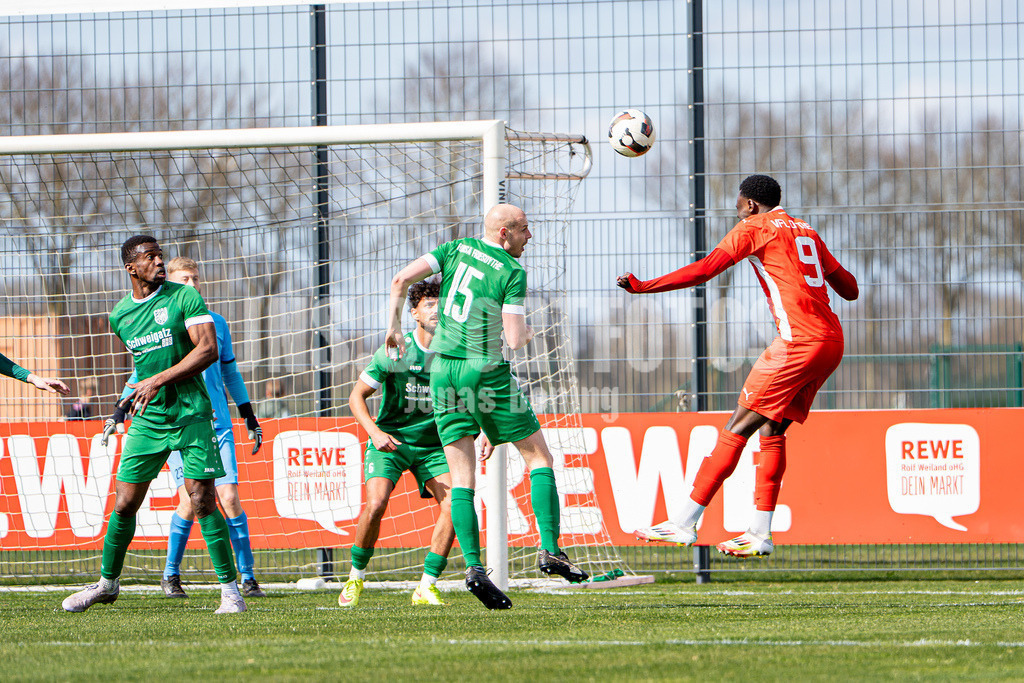 Fußball I Herren I Saison 2025-2026 I Bezirksliga Weser-Ems 4 I 26. Spieltag I VFL Oythe - SV Hansa Friesoythe I 20242 | jns.sportfotos - Realisiert mit Pictrs.com