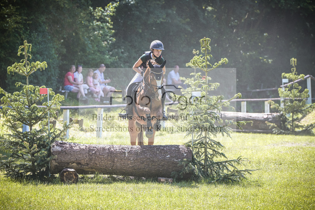 DOS_7430 | Entdecke hochwertige Reitturnierfotos von Foto Oger. Professionell, emotional und authentisch – jetzt Lieblingsmomente im Shop bestellen.Deutschlandweite Turnierfotografie. - Realisiert mit Pictrs.com