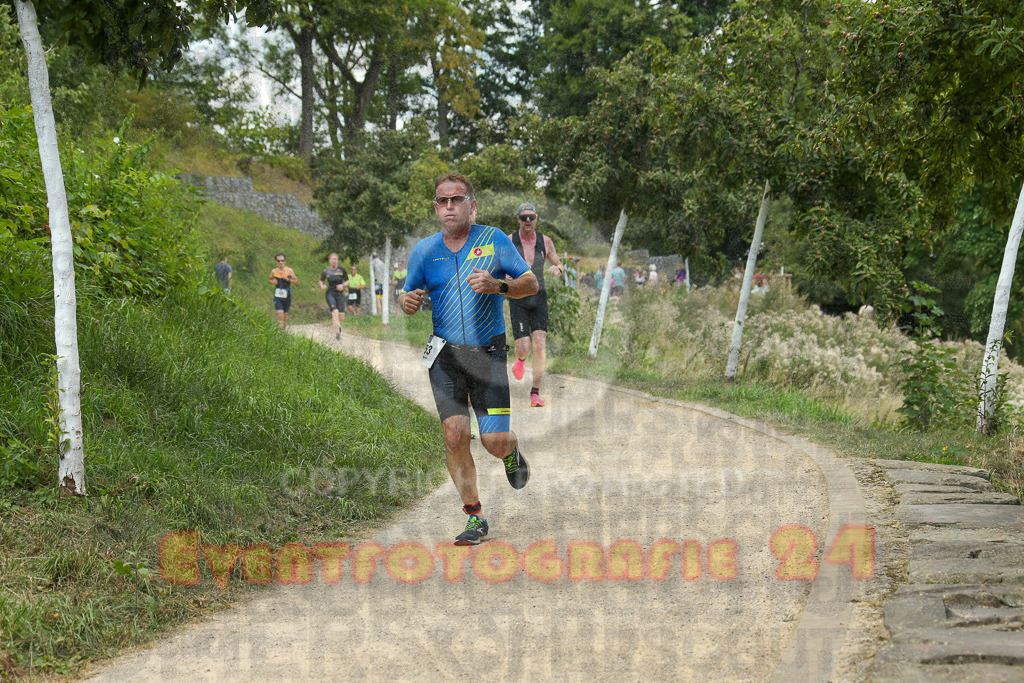 250824_1344_EX1_3481 | Sportfotografie im Rhein-Sieg Kreis, Köln, Bonn, NRW, Rheinland Pfalz, Hessen, etc. Unser Tätigkeitsfeld umfasst den Laufsport vom Volkslauf über den Marathon, Duathlon, Triathon bis zum Ultralauf wie Kölnpfad Ultra oder Schindertrail.