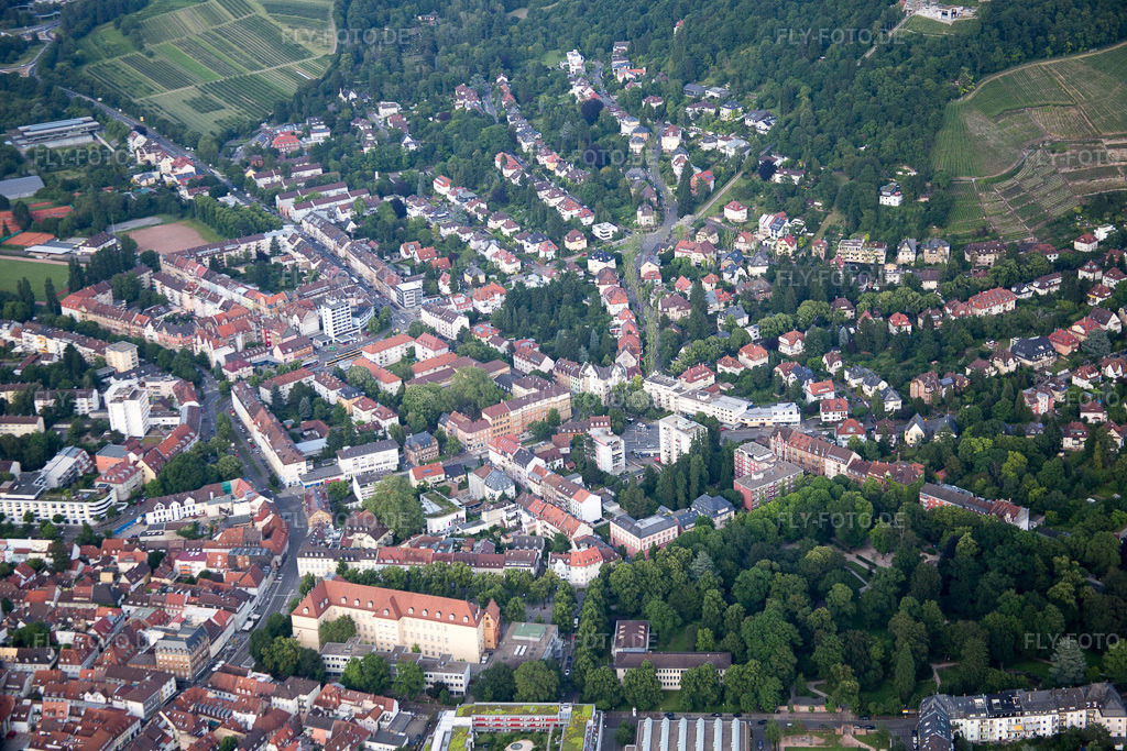 Luftbild: Durlach Turmberg im Ortsteil Durlach in Karlsruhe im Bundesland Baden-Württemberg in Deutschland. Foto: IMG_089269.jpg vom 10.06.2016 durch Werner Riehm/FLY-FOTO.de