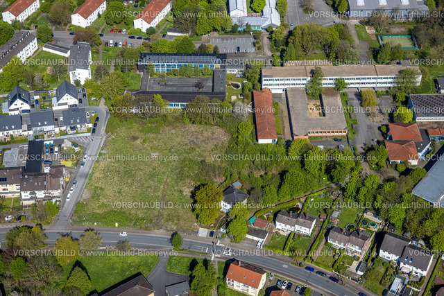 Bergkamen230406368 | Luftbild, Friedrichsberg, Willy-Brandt-Gesamtschule, Wiesen Freifläche, Sakramento Memorial of Celiktas, Bergkamen, Ruhrgebiet, Nordrhein-Westfalen, Deutschland