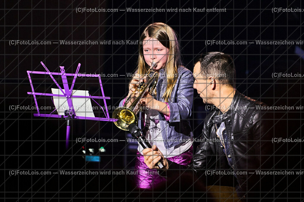 ALP2426_BergBauernTour-Konzert_Naschenweng_Mariella | (C)FotoLois.com, Alois Spandl, BergBauernTour 2023 - Melissa Naschenweng, Tourstop in Wieselburg, Konzert im NV-Forum Wieselburg, Sa 8. April 2023.