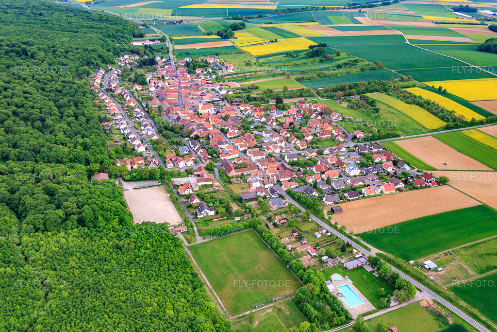 Luftbild: Ortsansicht aus Norden im Ortsteil Schraudenbach in Werneck im Bundesland Bayern in Deutschland. Foto: IMG_078798.jpg vom 14.05.2015 durch Werner Riehm/FLY-FOTO.de