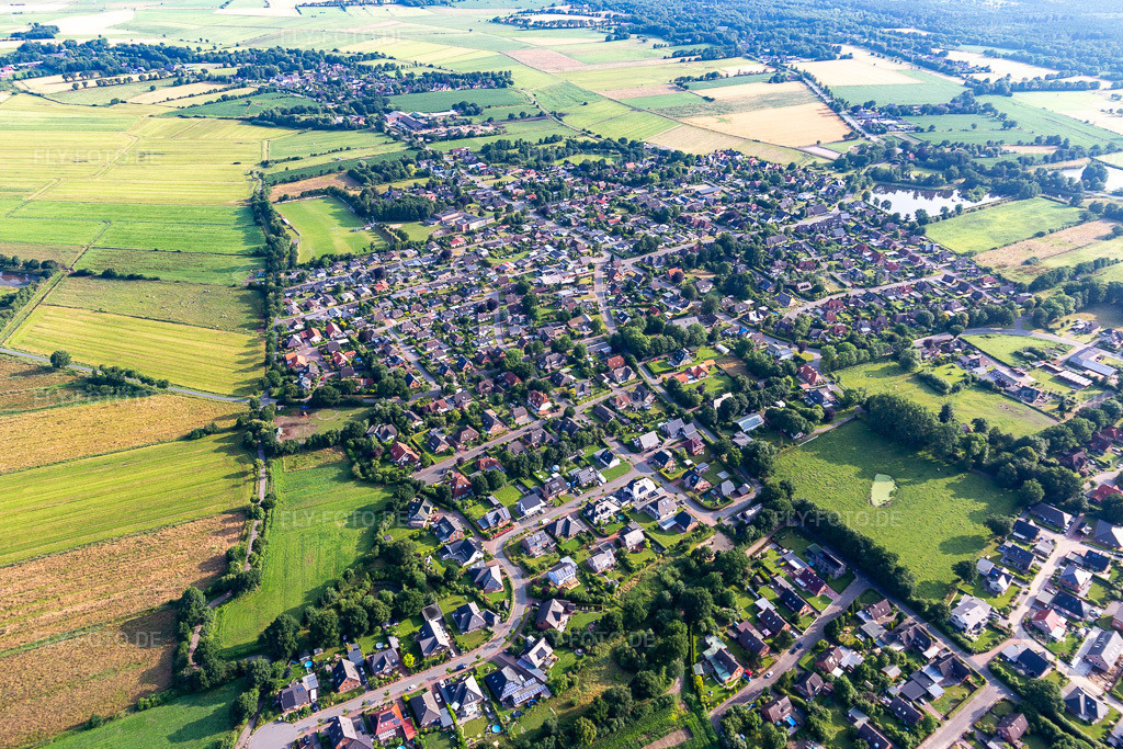 Luftbild: Ortsansicht in Wesseln im Bundesland Schleswig-Holstein in Deutschland. Foto: IMG_0007152.jpg vom 11.07.2021 durch Werner Riehm/FLY-FOTO.de