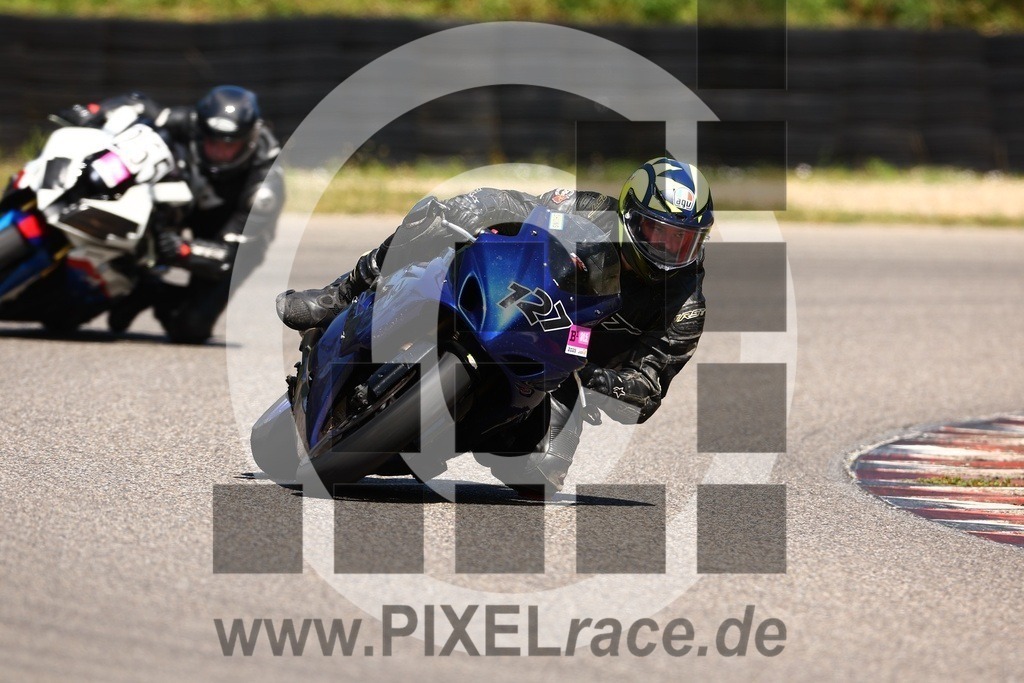 0127-20250531_01299 | Schöne Erinnerungen an spannende Momente - das festzuhalten ist unser Job. PIXELrace.de ist seit 2003 auf den Rennstrecken Europas unterwegs um die Action draußen beim Fahren und die wunderbare Stimmung imm Fahrerlager für euch einzufangen.