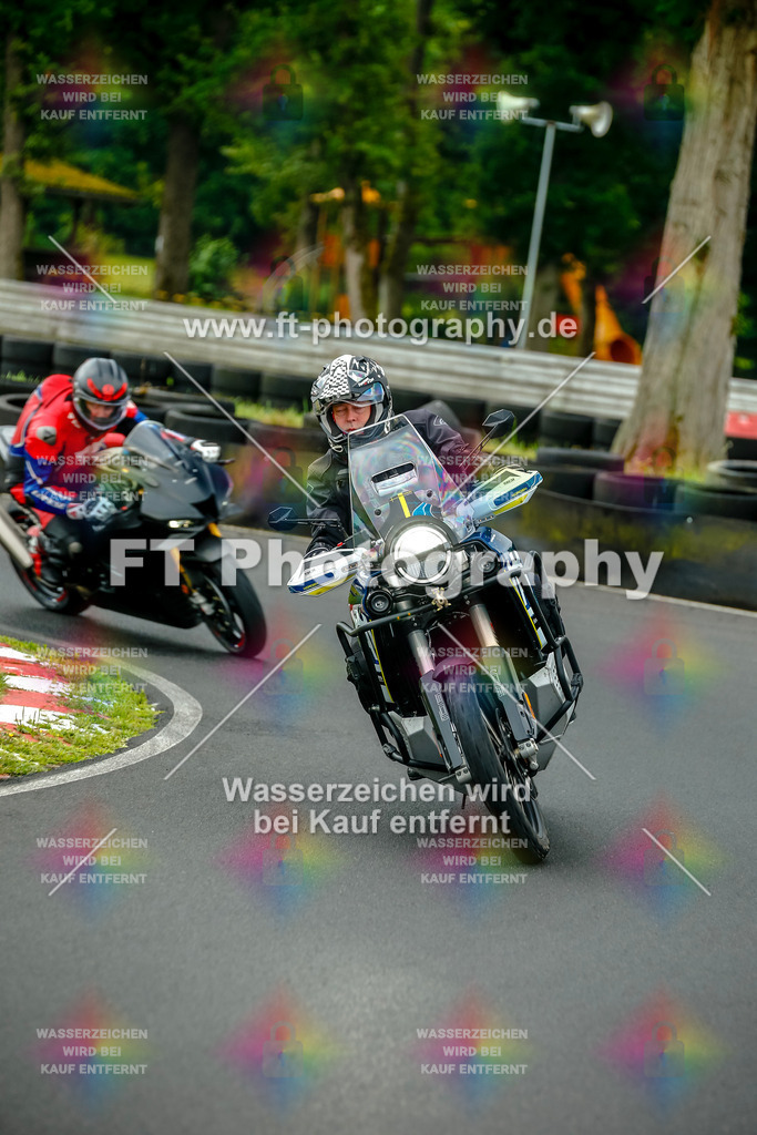 VBK-3973 | Hier findet Ihr Bilder von Touristenfahrten auf der Nürburgring Nordschleife oder von anderen Veranstaltungen die ich besucht habe. Viel Spass beim Durch Schauen 