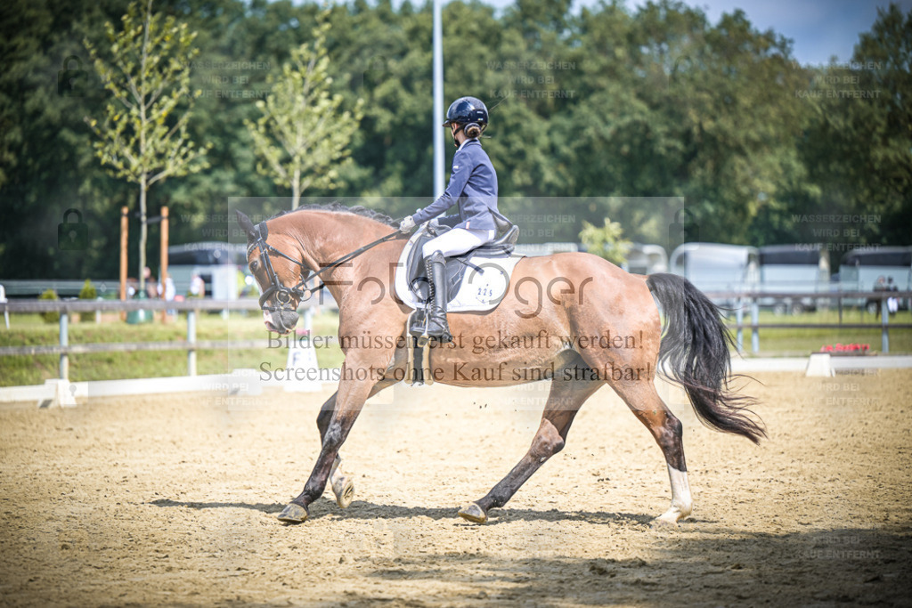 DOS_5373 | Entdecke hochwertige Reitturnierfotos von Foto Oger. Professionell, emotional und authentisch – jetzt Lieblingsmomente im Shop bestellen. - Realisiert mit Pictrs.com