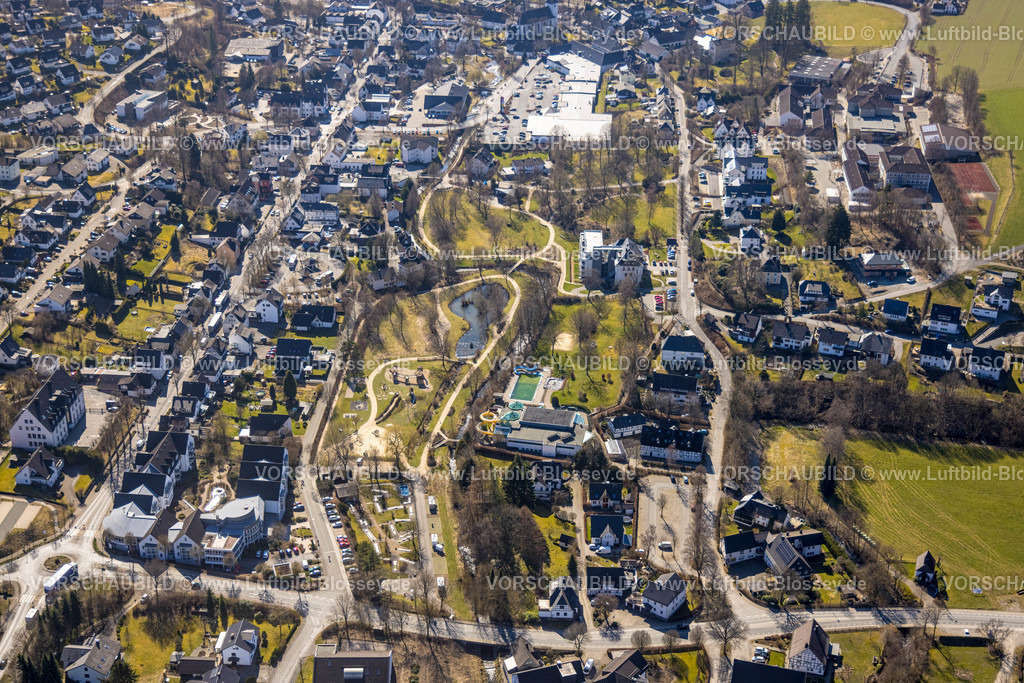 Eslohe220303886 | Luftbild, Ortsansicht mit Kurpark, Eslohe, Eslohe, Sauerland, Nordrhein-Westfalen, Deutschland