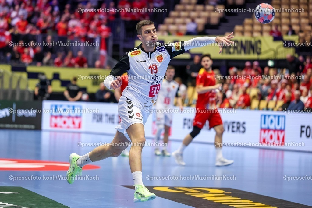 EHF20012601003 | 20.01.2026, Handball, Men's EHF EURO 2026, Nordmazedonien - Rumänien, Jyske Bank Boxen in Herning, Dänemark, Preliminary Round:   Nenad Kosteski (North Macedonia #19) 