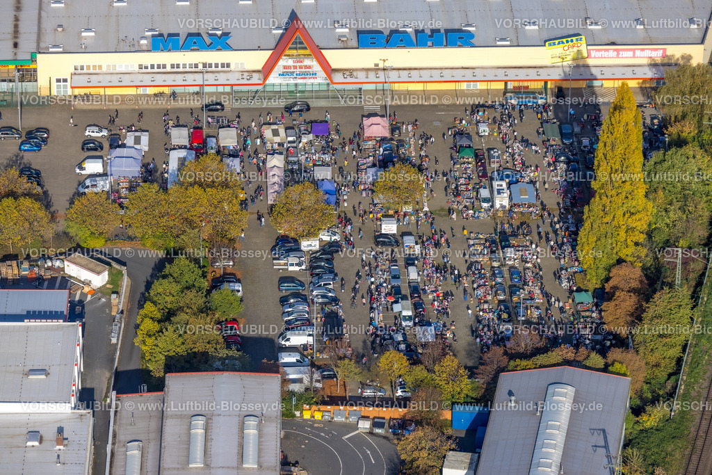 Hagen221015894 | Luftbild, Trödelmarkt am Baumarkt Max Bahr, Altenhagen, Hagen, Ruhrgebiet, Nordrhein-Westfalen, Deutschland