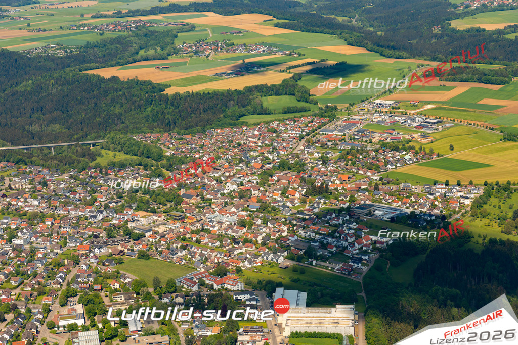 Das Luftbild zeigt :  Mutlangen - Die Luftaufnahme wurde 2024 vom UL-Flugzeug aus erstellt ( keine Drohne ) - Hochauflösende Luftaufnahme - Für grossformatige Ausdrucke geeignet. Die Geschenkidee !Mit Lizenz und Bildrechte bestellbar