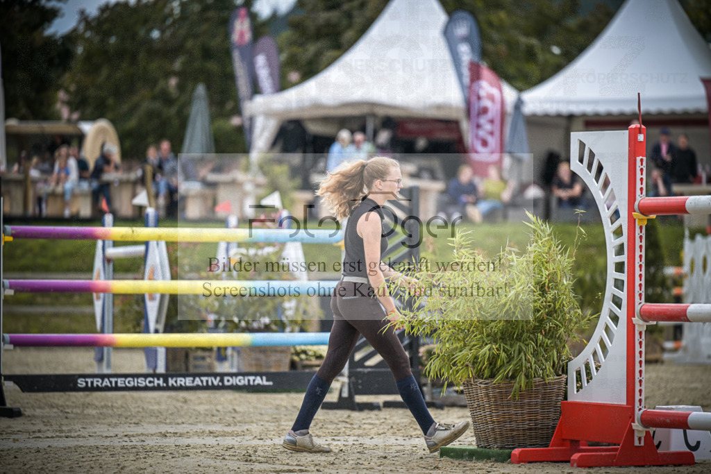 DOS_1973 | Entdecke hochwertige Reitturnierfotos von Foto Oger. Professionell, emotional und authentisch – jetzt Lieblingsmomente im Shop bestellen.Deutschlandweite Turnierfotografie. - Realisiert mit Pictrs.com