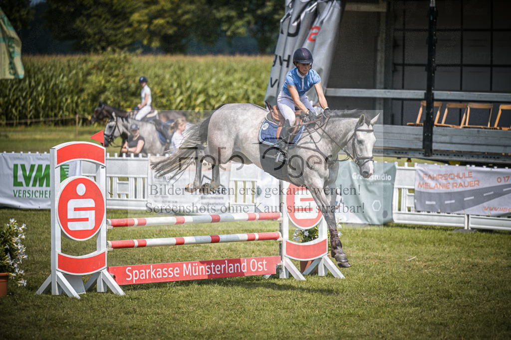 DOS_6769 | Entdecke hochwertige Reitturnierfotos von Foto Oger. Professionell, emotional und authentisch – jetzt Lieblingsmomente im Shop bestellen.Deutschlandweite Turnierfotografie. - Realisiert mit Pictrs.com