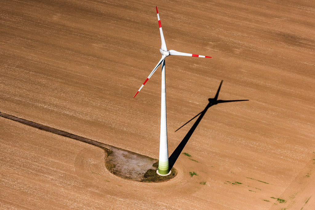 dr_0013625.jpg | LANDSBERG 07.09.2016 Windenergieanlagen ( WEA ) - Windrad- auf einem Feld in Landsberg im Bundesland Sachsen-Anhalt. // Wind turbine windmills on a field in Landsberg in the state Saxony-Anhalt. Foto: Daniel Reiter