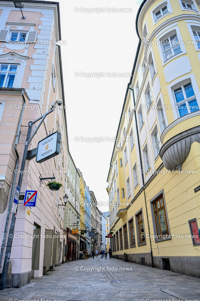 Altstadt Linz_ Hofgasse_ 10.05.2024-1 | 10.05.2024, Linz, AUT, Altstadt Linz, im Bild Hofgasse, Gasse, Strasse, Gebaeude, Stadtkern, Kopfsteinpflaster, Fussgaengerzone