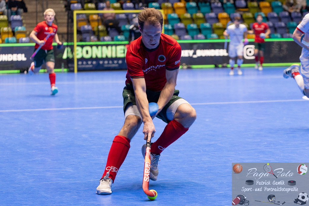 Volvo E.R.B. Final 4 Halbfinale Männer: TSV Mannheim Hockey - Crefelder HTC, 25.01.2025 | Linus Michler (Crefelder HTC #7) am Ball, TSV Mannheim Hockey - Crefelder HTC, Frankfurt, Süwag Arena, 25.1.2025 - Realisiert mit Pictrs.com