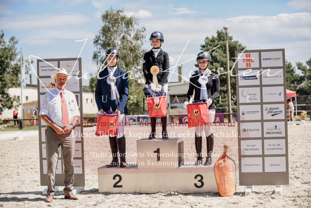 DSC_8855 | Pferde- und Turnierfotografie in Westsachsen. Pferdeportraits, Auftragszeichnungen und intuitive Kunst.