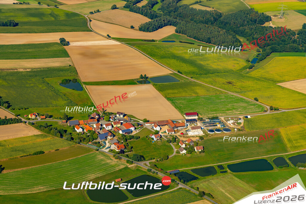 Das Luftbild zeigt : Hohersdorf Schmidgaden - Die Luftaufnahme wurde 2024 vom UL-Flugzeug aus erstellt ( keine Drohne ) - Hochauflösende Luftaufnahme - Für grossformatige Ausdrucke geeignet. Die Geschenkidee !Mit Lizenz und Bildrechte bestellbar