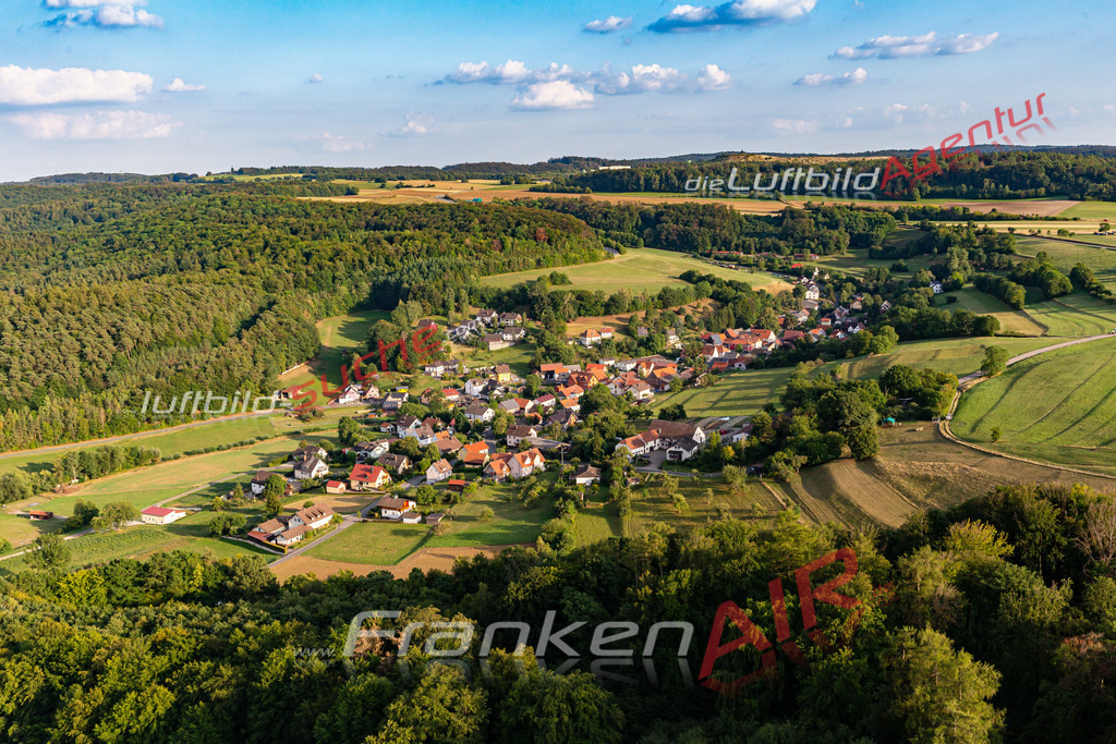 aktuelles Luftbild von  Oberlangheim - Luftaufnahme wurde 2019 von https://frankenair.de mittels Flugzeug (keine Drohne) erstellt.