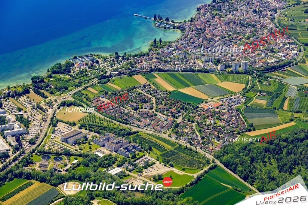 Das Luftbild zeigt :  Immenstaad am Bodensee - Die Luftaufnahme wurde 2024 vom UL-Flugzeug aus erstellt ( keine Drohne ) - Hochauflösende Luftaufnahme - Für grossformatige Ausdrucke geeignet. Die Geschenkidee !Mit Lizenz und Bildrechte bestellbar