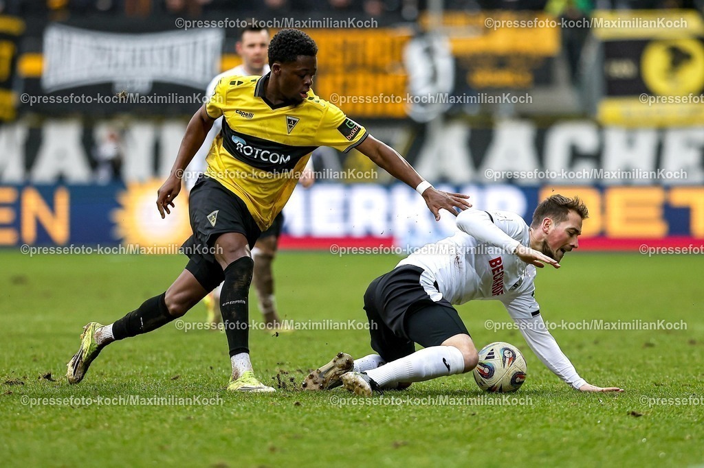 xKWIx21022601101 | 21.02.2026, xKWIx, Fußball, 3. Liga, Alemannia Aachen - SC Verl, Tivoli: Yari Otto (SC Verl #28) im Zweikampf gegen Pierre Nadjombe (Alemannia Aachen #29) Photo: xKamilxWilkowskixPressefotoKochx