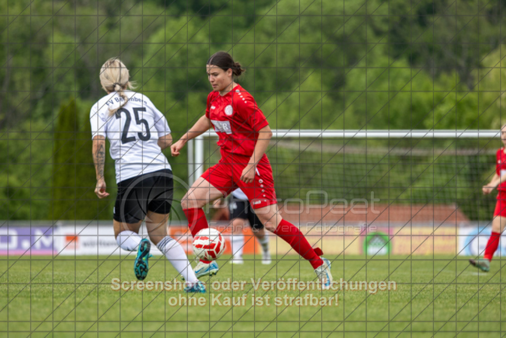 20250518_142406_0341 | #,1.FC Donzdorf (rot) vs. FV Bellenberg (weiß), Fussball, Frauen-Verbandsliga Württemberg, 20. Spieltag, Saison 20242025, Rasenplatz Lautertal Stadion, Süßener Straße 16, 73072 Donzdorf, 18.05.2025 - 1300 Uhr,Foto: PhotoPeet-Sportfotografie/Peter Harich