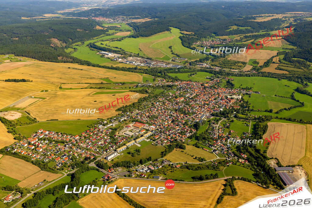 Klassische Luftaufnahme ohne Drohne zeigt:Walldorf bei Meiningen - Die Luftbildaufnahme wurde 2025 vom UL-Flugzeug heraus erstellt ( keine Drohnenaufnahme ) - Hochauflösende Luftaufnahme -Nicht vergleichbar mit Google Maps oder Satelittenbilder- Die Geschenkidee !Mit Lizenz und Bildrechte bestellbar