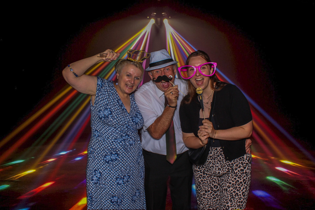 top-top.de-250628-011 | Foto, Video, Fotografie, Videografie, Fotobox, DJ, Discjockey, Musik, Musikbox, Veranstaltung, Photobooth, Amazon, Ebay, Buchtipp, Bestseller, Autor, Verlag, Buch, Wesel, Hamminkeln, NRW, Dinslaken, Rees, Drohne, Hochzeit, Party, Fotobox, Wesel, Fotograf