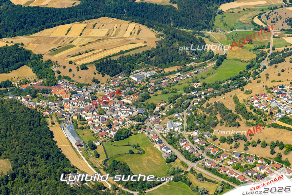 Aktuelles Luftbild von  Titting - Die Luftaufnahme wurde 2022 mittels UL-Flugzeug erstellt ( keine Drohne ) - hochauflösende Kamera-Systeme von  Canon -Beste Qualität - Für grossformatige Ausdrucke geeignet. Die Geschenkidee !