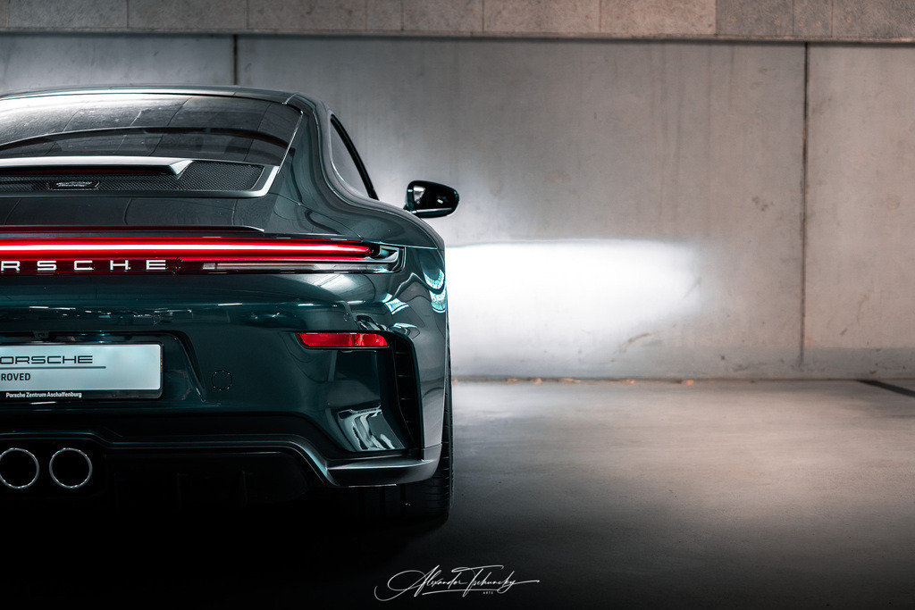 911 GT3 Touring Arlogrünmetallic | Entdecken Sie die faszinierende Welt von Alexander Tschuncky Arts: Kreative Fotografie, atemberaubende Automobilkunst und hochwertiger Bilderdruck. Lassen Sie sich inspirieren! - Realisiert mit Pictrs.com