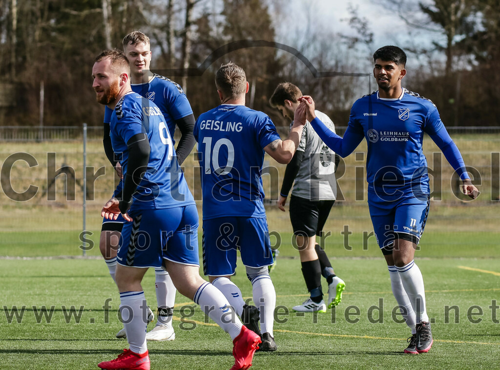 2024-02-24_023_FC_Langengeisling_II_gegen_SG_Reichenkirchen | Erding, Deutschland, 24.02.2024:
Fußball, Kreisklasse 2023 / 2024, Testspiel, FC Langengeisling II gegen SG Reichenkirchen, Endergebnis: 7:1

Sinan Ukshini (FC Langengeisling, #9), Moritz Wiesheu (FC Langengeisling, #10), Rajiv Walpitagamage (FC Langengeisling, #11)

Foto: Christian Riedel / fotografie-riedel.net