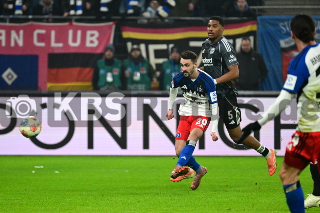 KBS Picture_HSV-Frankfurt_014 | v.l. Ferreira Vieira Fabio (HSV) macht hier das 2:1 gegen Amenda Aurele (Eintr. Frankfurt) was aber nicht anerkannt wurde wegen Abseits ,Sportplatz :  Volksparkstadion, - Realisiert mit Pictrs.com