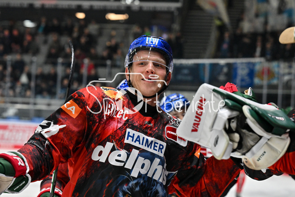 Augsburger Panther - Straubing Tigers | Jubel der Panther nach dem Treffer zum 1-0 / Freude / Happy / Tor / DEL: Augsburger Panther - Straubing Tigers, Curt Frenzel Stadion am 29.11.2024 / Im Bild Alexander OBLINGER (Augsburger Panther #50)