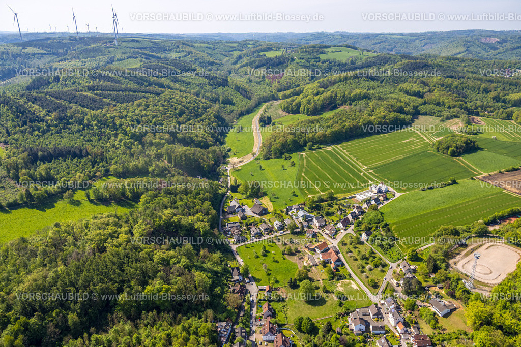 Hagen240504494Hohenlimburg | Luftbild, Ortsansicht Holthausen Wohngebiet, Wiesen und Felder Straße Klippchen durch Waldgebiet, Fernsicht, Hohenlimburg, Hagen, Ruhrgebiet, Nordrhein-Westfalen, Deutschland