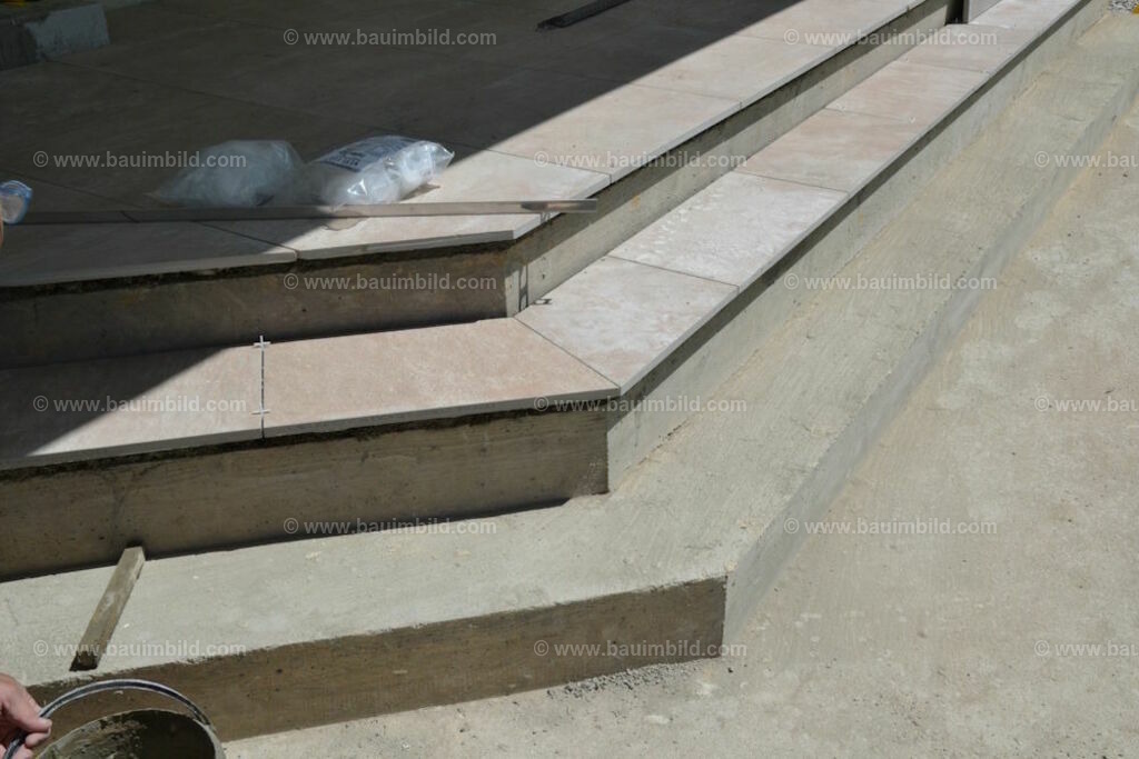 bib-lg21-fliesenlegerarbeiten-0103 | Nach LV-Leistungsgruppen sortierte Detailfotos über den Bau eines Hauses. Alle Hausbau-Bilder direkt vom Urheber und Autor der Website Haus-Selber-Bauen.com