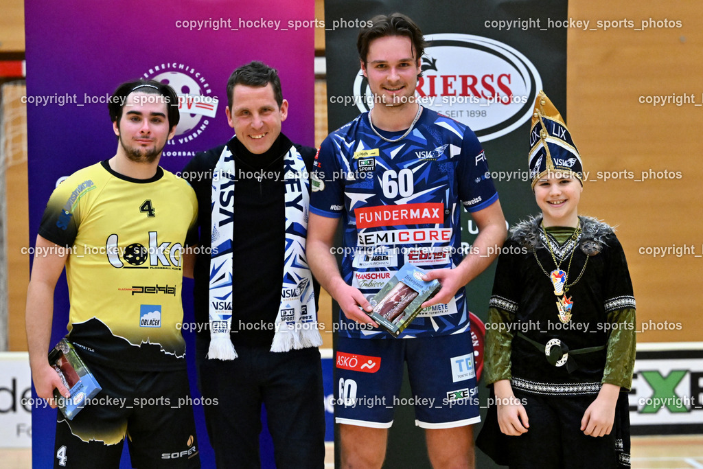 VSV Unihockey  vs. FBK Loka  | Spieler des Abends, #4 Maj Oman FBK Loka, #60 Thomas Unterweger VSV Unihockey, Kinder Faschingsprinz Linus Leeb, VSV Unihockey  vs. FBK Loka , VSV Unihockey  vs. FBK Loka  am 25.01.2026 in Villach (Ballspielhalle St. Martin), Austria, (Photo by Bernd Stefan)