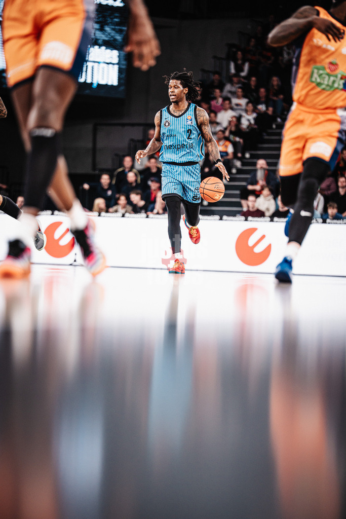 Basketball | Männer | Saison 2025/2026 | easyCredit Basketball Bundesliga | 13. Spieltag | Veolia Towers Hamburg vs. Rostock Seawolves | 22.04.2026 | Leonard Thorpe Jr. (#2, Veolia Towers Hamburg) am Ball