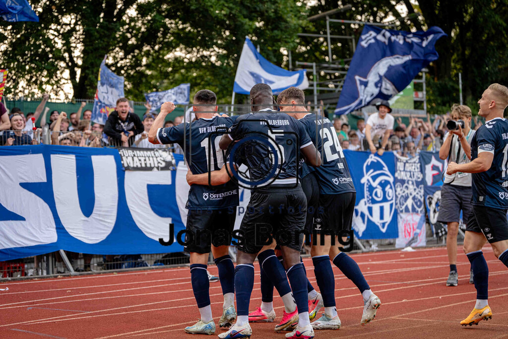 Fußball I Herren I Saison 2026-2027 I Regionalliga Nord I 1. Spieltag I SV Werder Bremen U23 - VfB Oldenburg I 07174 | Mats Facklam (29, VfB Oldenburg), Leon Demaj (10, VfB Oldenburg) Anouar Adam (5, VfB Oldenburg), Drilon Demaj (9, VfB Oldenburg), Dominik Kasper (24, VfB Oldenburg)Torjubel, Tor, Freude - Realisiert mit Pictrs.com
