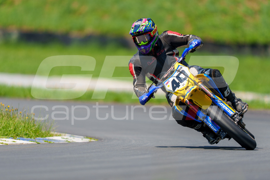 G-Cup + Supermoto Staatsmeisterschaft + Hungarian Supermoto Championship | GRIPcapture steht für authentische Sportfotografie in Österreich – für Momente, die mehr sind als Geschwindigkeit oder Ergebnis. Es geht um Emotion, Spannung, Fokus und den Augenblick, der oft nur einen Wimpernschlag dauert.Ob Motorsport, Teamsport oder 