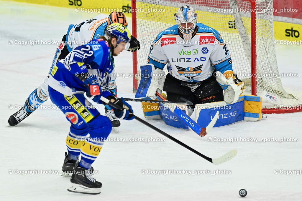 EC IDM Wärmepumpen VSV vs. STEINBACH BLACK WINGS LINZ  | #22 SCHERBAK Nikita EC VSV, #32 Tirronen Rasmus BLACK WINGS LINZ, EC IDM Wärmepumpen VSV vs. STEINBACH BLACK WINGS LINZ , EC IDM Wärmepumpen VSV vs. STEINBACH BLACK WINGS LINZ  am 28.01.2025 in Villach (Stadthalle Villach), Austria, (Photo by Bernd Stefan)
