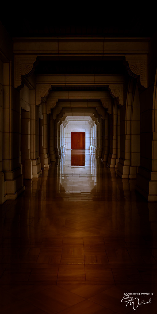 Royal Opera House, Muskat | Herzlich willkommen auf meiner Seite! Ich bin Elke Wallnisch, Deine Fotografin für lichtstarke Momente. Der Name steht für alles, was mich mit der Fotografie verbindet: Das Licht und seine machtvolle Wirkung auf eine Situation oder unsere Stimmung - Realisiert mit Pictrs.com