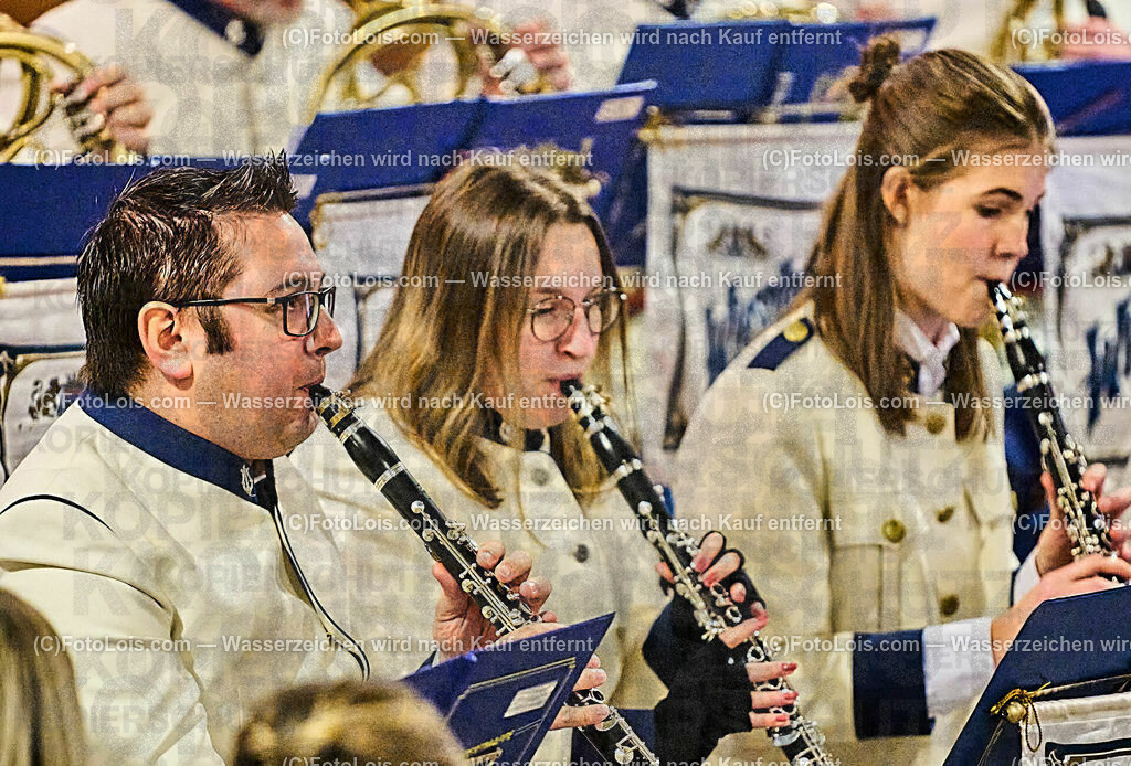 ALP4710_Wieselburger Brauereikapelle_Konzert | (C)FotoLois.com, Alois Spandl, WEIHNACHTSKONZERT der Betriebsmusikkapelle der Brauerei Wieselburg in der Pfarrkirche, durch´s Programm führte Pfarrer Daniel Kostrzycki, anschließende Verköstigung durch die Landjugend Wieselburg, Fr 8. Dez. 2023.