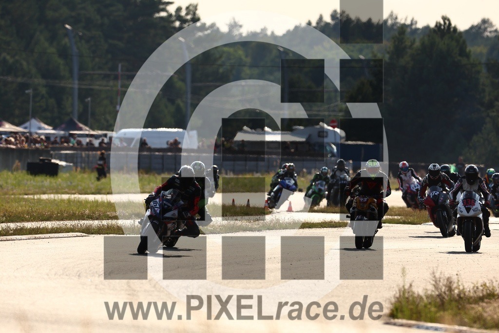 start-20240803_05185 | Schöne Erinnerungen an spannende Momente - das festzuhalten ist unser Job. PIXELrace.de ist seit 2003 auf den Rennstrecken Europas unterwegs um die Action draußen beim Fahren und die wunderbare Stimmung imm Fahrerlager für euch einzufangen.