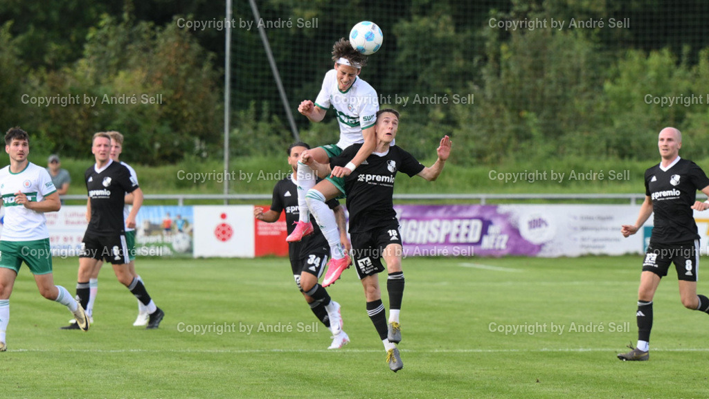PSV Neumünster vs Heider SV | Jesper Tiedemann (PSV #11) / Helge Kröger (Heide #18) - Fußball-Oberliga Männer 2024/2025 / PSV Neumünster vs Heider SV / PSV Stadion Platz A / Neumünster / 17.08.24 - Realisiert mit Pictrs.com