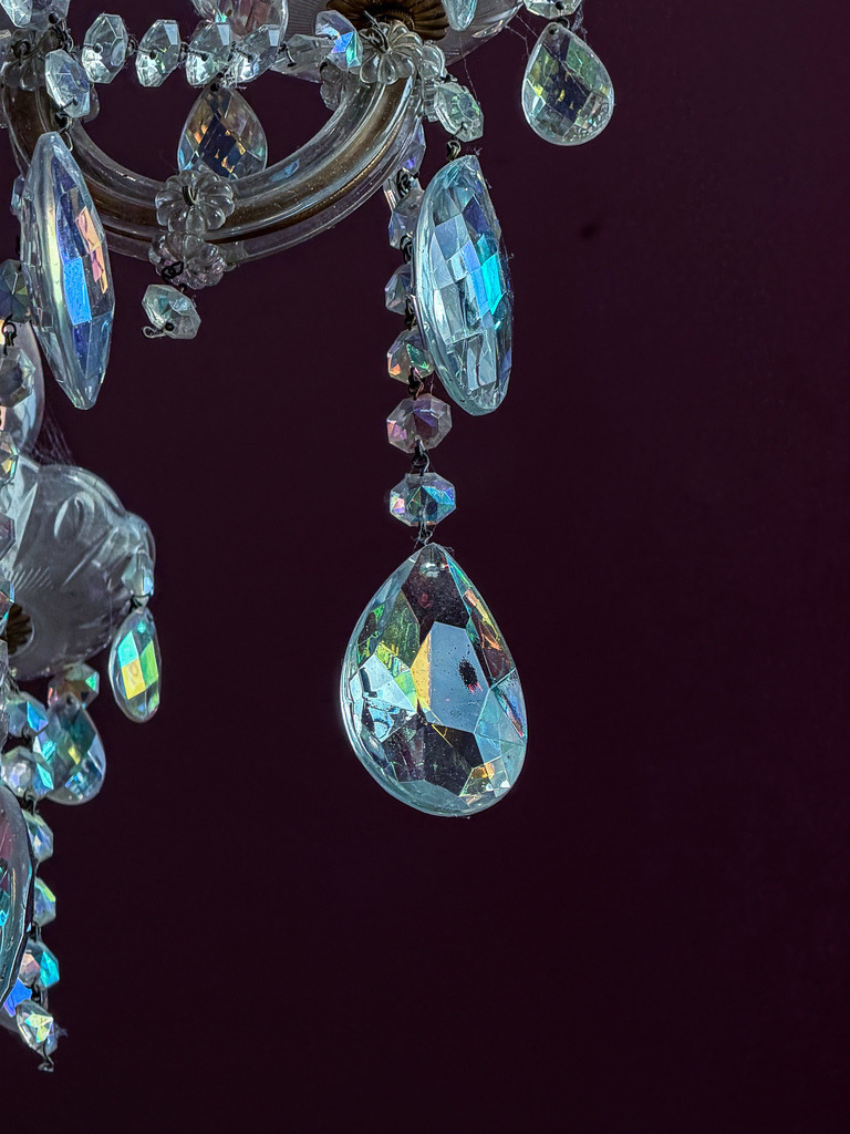 Crystal Drop | Exklusive Fotokunst & Moderne Wandbilder für dein Zuhause - Realisiert mit Pictrs.com