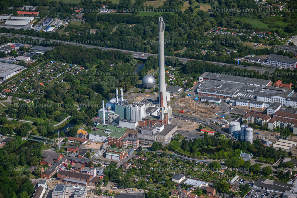 4035253 | BRAUNSCHWEIG 31.07.2020 Kraftwerksanlagen und Abgas- Türme des Kohle- Heizkraftwerkes an der Reiherstraße in Braunschweig im Bundesland Niedersachsen, Deutschland. Weiterführende Informationen bei: BS|ENERGY Braunschweiger Versorgungs-AG &amp; Co.KG. // Power plants and exhaust towers of coal thermal power station in Brunswick in the state Lower Saxony, Germany. Further information at: BS|ENERGY Braunschweiger Versorgungs-AG &amp; Co.KG. Foto: Gerhard Launer