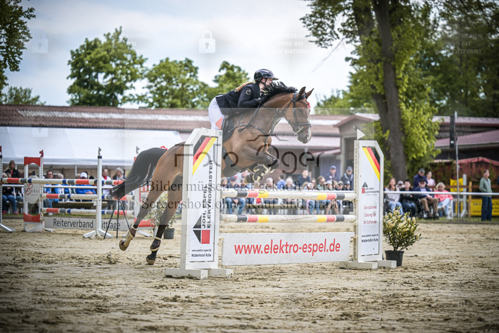 DOS_1681 | Entdecke hochwertige Reitturnierfotos von Foto Oger. Professionell, emotional und authentisch – jetzt Lieblingsmomente im Shop bestellen. - Realisiert mit Pictrs.com